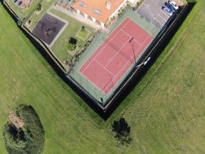 Tenis a/nebo squash v ubytování Posada el Iso nebo okolí