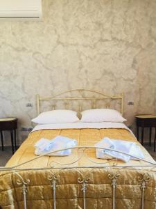 A bed or beds in a room at San Michele