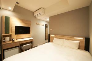 Postel nebo postele na pokoji v ubytování Sotetsu Fresa Inn Tokyo Kanda