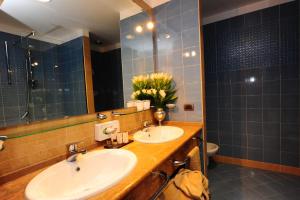A bathroom at BV Grand Hotel Assisi