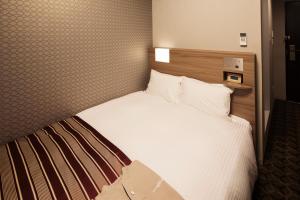 Postel nebo postele na pokoji v ubytování Hotel WBF Namba Motomachi