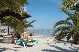 En familie der bor på Frederikshavn Nordstrand Camping & Cottages