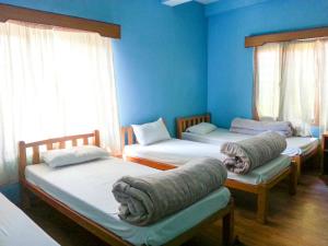 Voodi või voodid majutusasutuse Nepalaya Eco Hostel toas