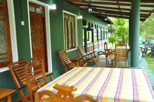 Restaurace v ubytování Rock Lake Home Stay