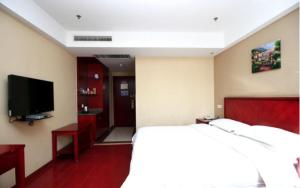 Televisyen dan/atau pusat hiburan di GreenTree Inn Shandong Rizhao East Haiqu Road Business Hotel