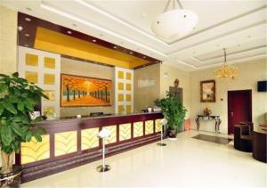 The lobby or reception area at GreenTree Inn Yunnan Kunming Chenggong University City Shilin Street Express Hotel