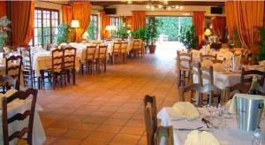 a dining room with white tables and chairs and tablesearcher at Le Ratelier in Montaigut-sur-Save
