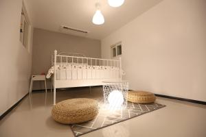 Una cama o camas en una habitación de Muju House