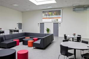 Posezení v ubytování Hostel Brønderslev