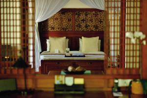 Postel nebo postele na pokoji v ubytování Jimbaran Puri, A Belmond Hotel, Bali
