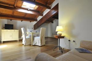a living room with a table and a couch at Quarté Sayàl in Alghero