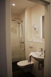 Ein Badezimmer in der Unterkunft Hotel-Restaurant Tüxen