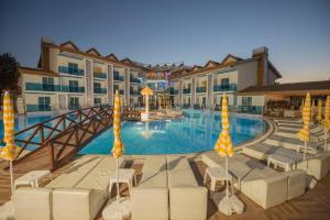 Bazén v ubytování Ocean Blue High Class Hotel & SPA nebo v jeho okolí