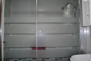 a shower with a glass door in a bathroom at APARTAMENTO FRENTE AL MAR,PRIMERA LINEA in Rincón de la Victoria +29 photos