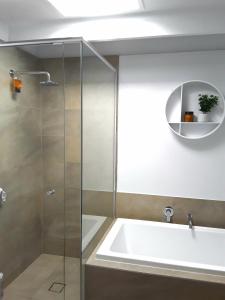 Bilik mandi di Rye Hide Out - Rye beach retreat
