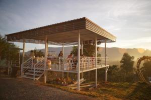 Ban Khao Ya NuaにあるKhaoKho Punsukphumokの山中に立つ人々の集落