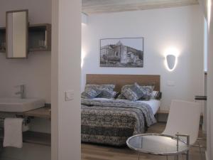 a bedroom with a white bed and white walls at Hotel Roncesvalles in Roncesvalles