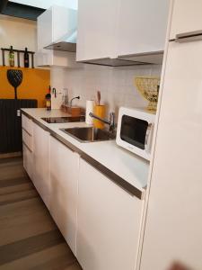 A kitchen or kitchenette at Domus Navigli