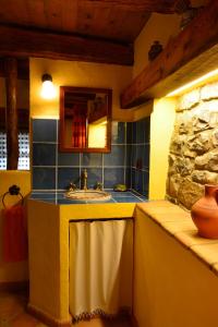 a bathroom with a sink and a mirror at Casa Alba Ara in Oto