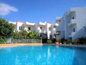 The swimming pool at or close to Emerald Még 37 kép