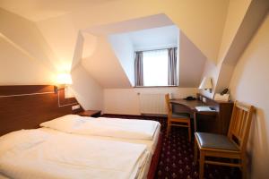Postel nebo postele na pokoji v ubytování Hotel-Gasthof Obermeier
