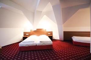 Postel nebo postele na pokoji v ubytování Hotel-Gasthof Obermeier