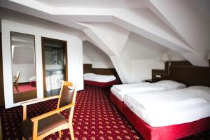 Postel nebo postele na pokoji v ubytování Hotel-Gasthof Obermeier
