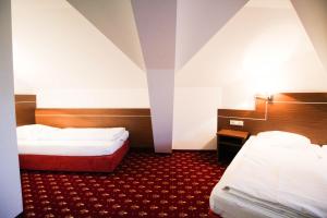 Postel nebo postele na pokoji v ubytování Hotel-Gasthof Obermeier