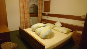 Llit o llits en una habitació de Apartments Blumenheim