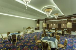 Ресторант или друго място за хранене в Hotel Abika Elite