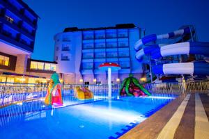 The swimming pool at or close to Ramada Resort Side