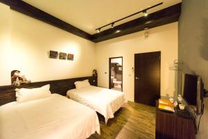سرير أو أسرّة في غرفة في Ting Shuan B B&B