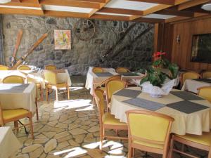 Restoran atau tempat lain untuk makan di Hôtel l'Adrech de Lagas