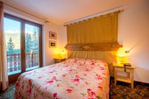 Postel nebo postele na pokoji v ubytování IHR Hotel Villa Emma + 37 fotografií