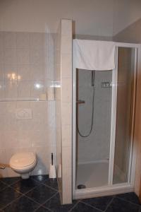 Ένα μπάνιο στο Ferienwohnungen Unterweger +31 φωτογραφίες