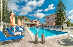 Bazén v ubytovaní Tsolakis Studios & Apartments alebo v jeho blízkosti
