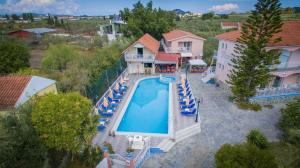 Bazén v ubytovaní Tsolakis Studios & Apartments alebo v jeho blízkosti