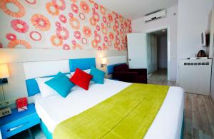 A bed or beds in a room at Ramada Resort Side