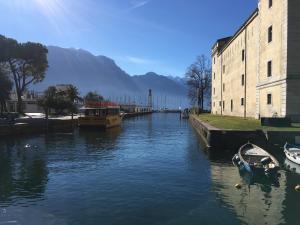 Foto dalla galleria di Appartamento al Fiume a Riva del Garda