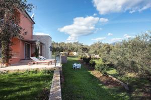 Vonkajšia záhrada v ubytovaní Girasole Villa