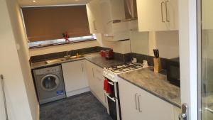 Kuhinja oz. manjša kuhinja v nastanitvi Vetrelax Basildon Newly refurbished 3bed House