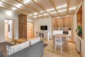 Kuchyňa alebo kuchynka v ubytovaní Apartamenty Pod Skocznią