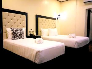 Letto o letti in una camera di The Ambassador Hotel