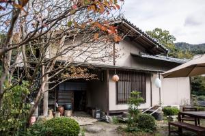 a japanese house with an archway in front of it at 88 House Hiroshima in Hiroshima