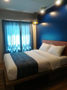 Letto o letti in una camera di Natee Hostel
