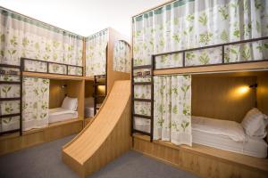 two bunk beds in a hostel room at Memmoth Hostel In Lampang in Lampang