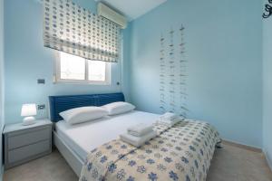 A bed or beds in a room at Stella Beach House