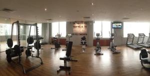 Fitness centrum a/nebo fitness zařízení v ubytování Tower Regency Hotel & Apartments