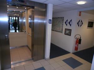 an elevator in a hallway in a building at ibis budget Meung sur Loire in Meung-sur-Loire