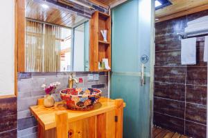 Koupelna v ubytování Log Cabin + 37 fotografií